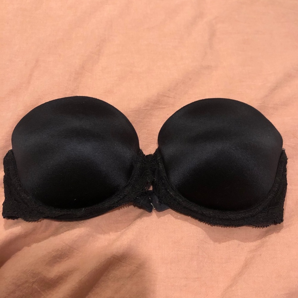 Victoria’s Secret Pink strapless bra